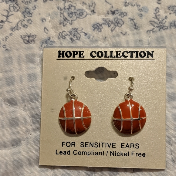 Baseball and basketball earrings - Picture 3 of 4
